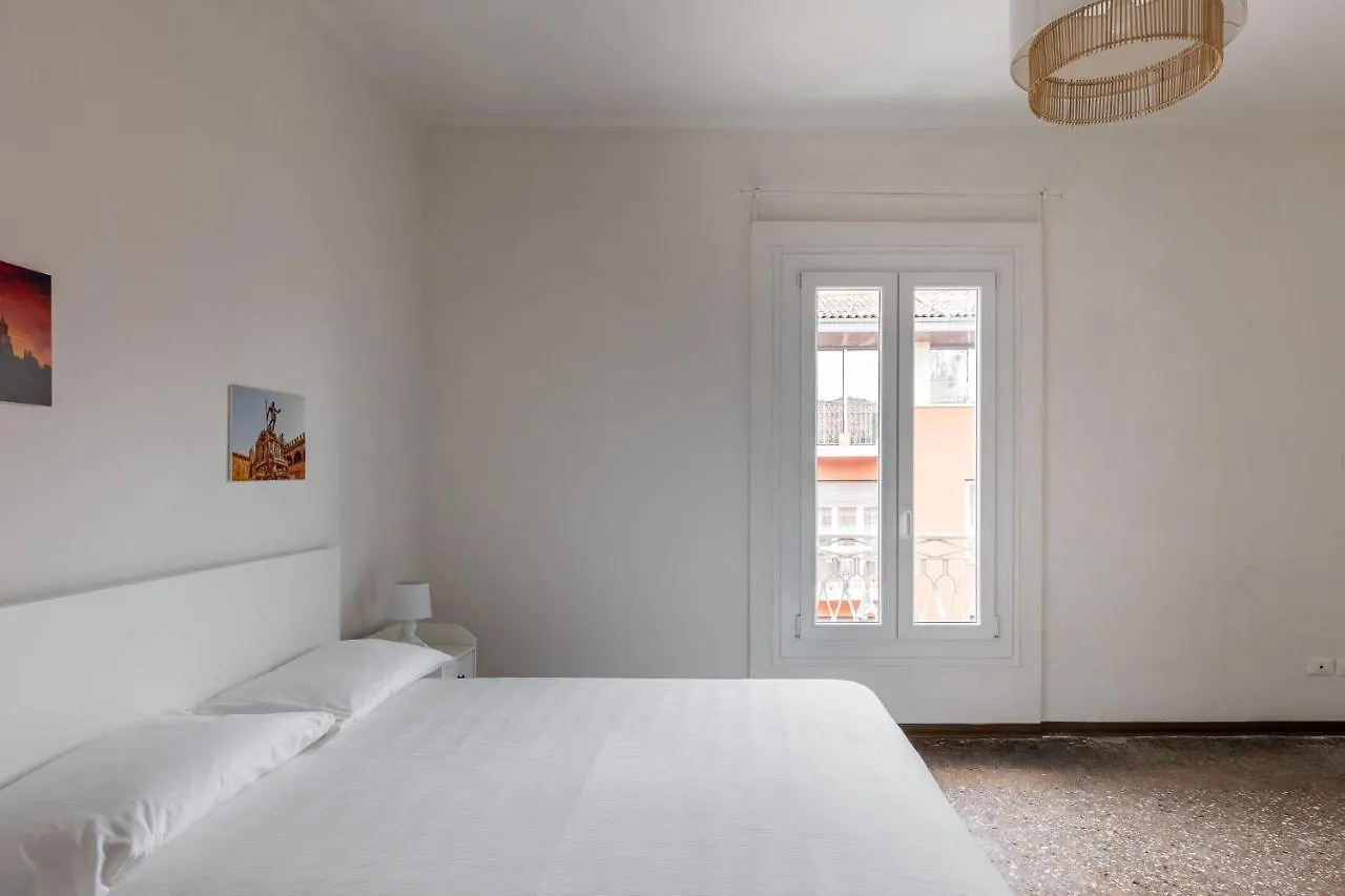 Alessandrini Apartment Alla Finestrella By Wonderful Italy Bolonya İtalya